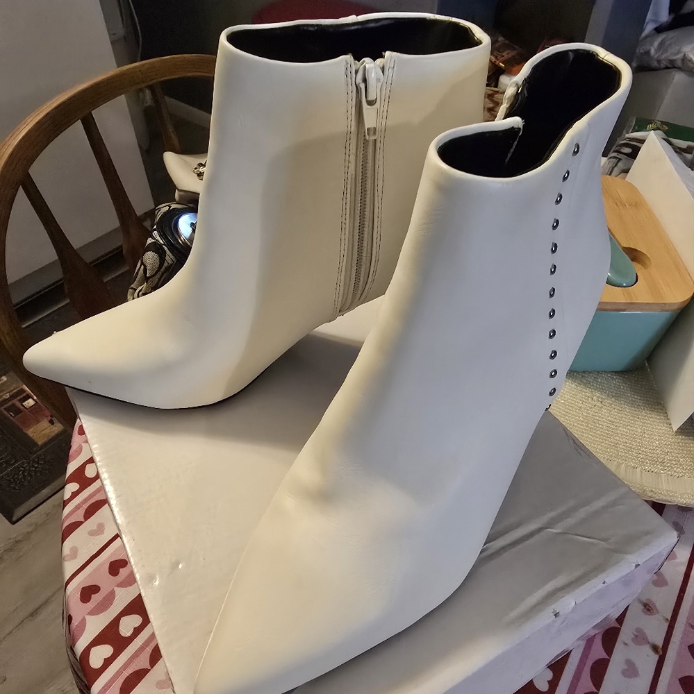 Ladies New Boots